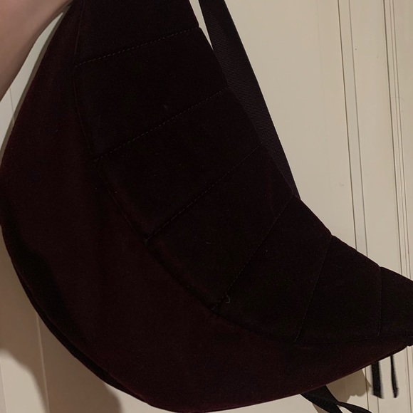 Large Fanny Velvet Pack. Burgundy colour, so cool & different. Fits a ton! - Picture 3 of 7